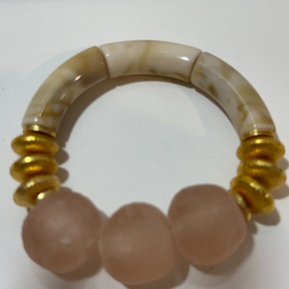 ✨ Style for the South Stretch Bracelet – Marbled Acrylic, Gold Accents & Frosted - Picture 3 of 6